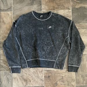 Nike cropped women’s crew neck